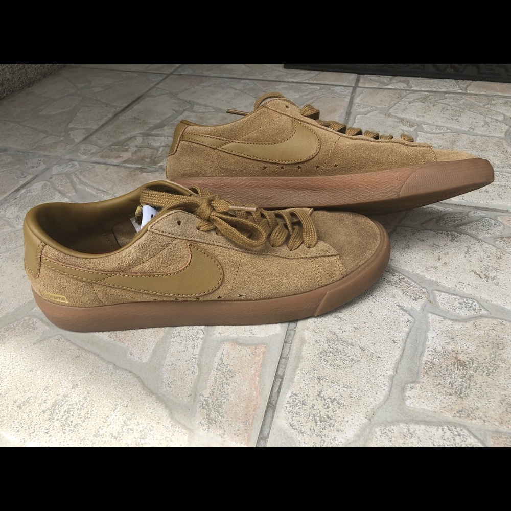 SIZE 7.5 NIKE SB BLAZER LOW GT SUPREME